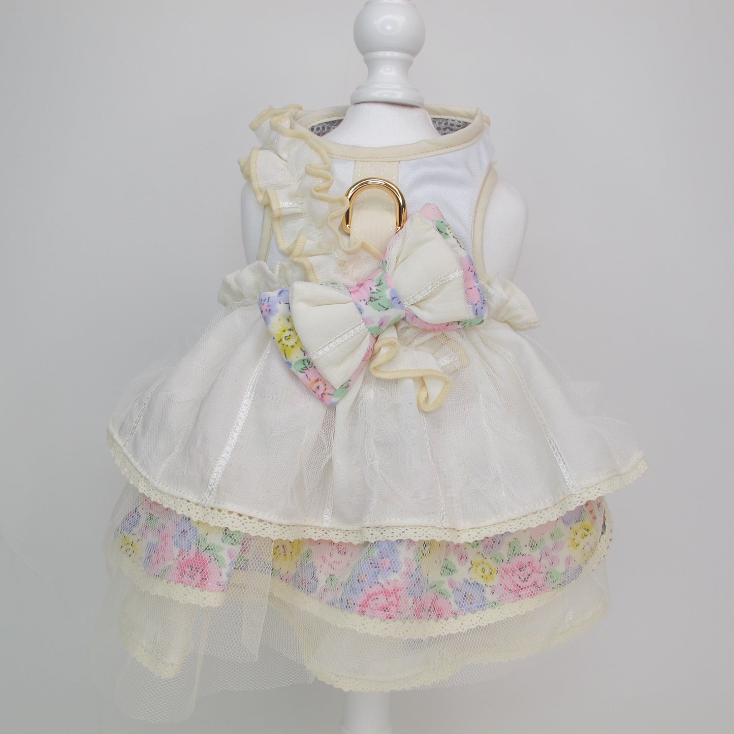 Glitter Pooch Harness ชุดรัดอก สายจูง เสื้อผ้า สุนัข, หมา, แมว, สัตว์เลี้ยง พร้อม สายจูง รุ่น Spring Souffle-Vanilla