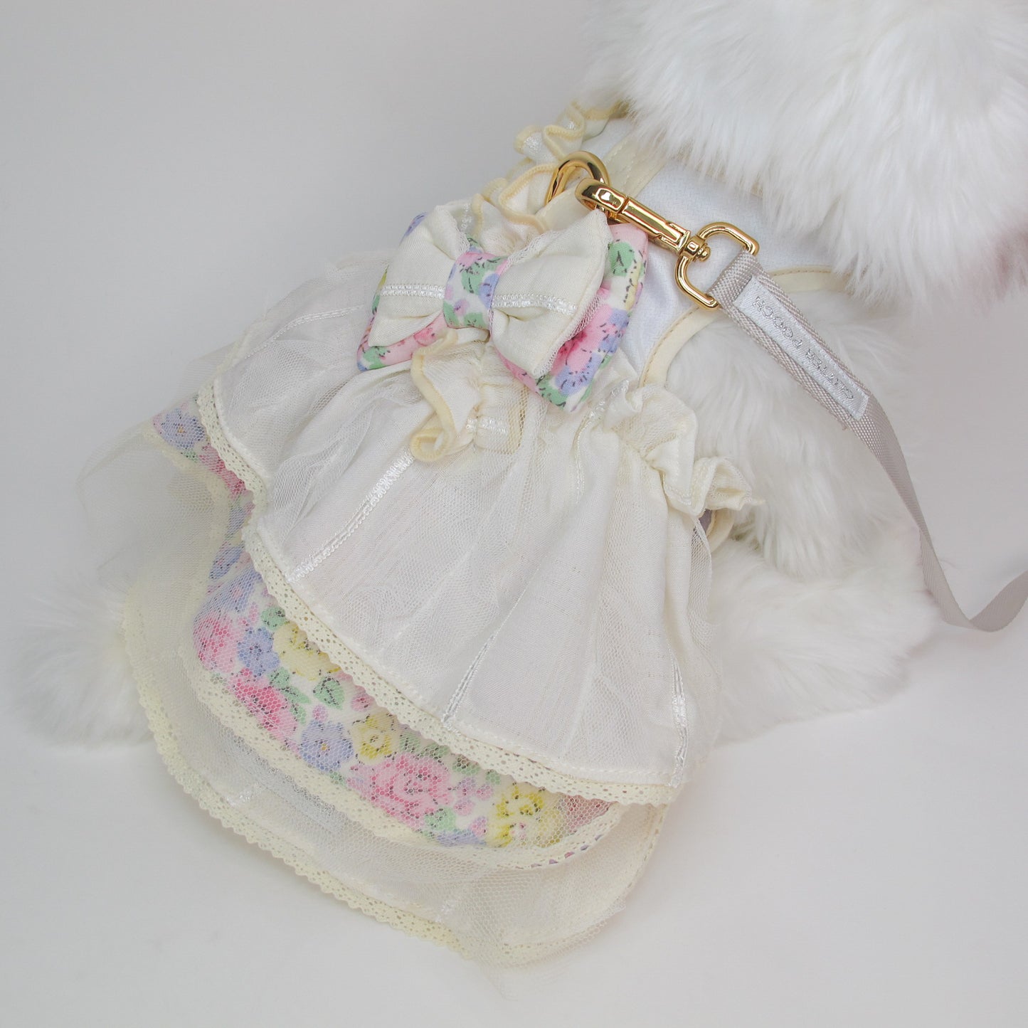 Glitter Pooch Harness ชุดรัดอก สายจูง เสื้อผ้า สุนัข, หมา, แมว, สัตว์เลี้ยง พร้อม สายจูง รุ่น Spring Souffle-Vanilla