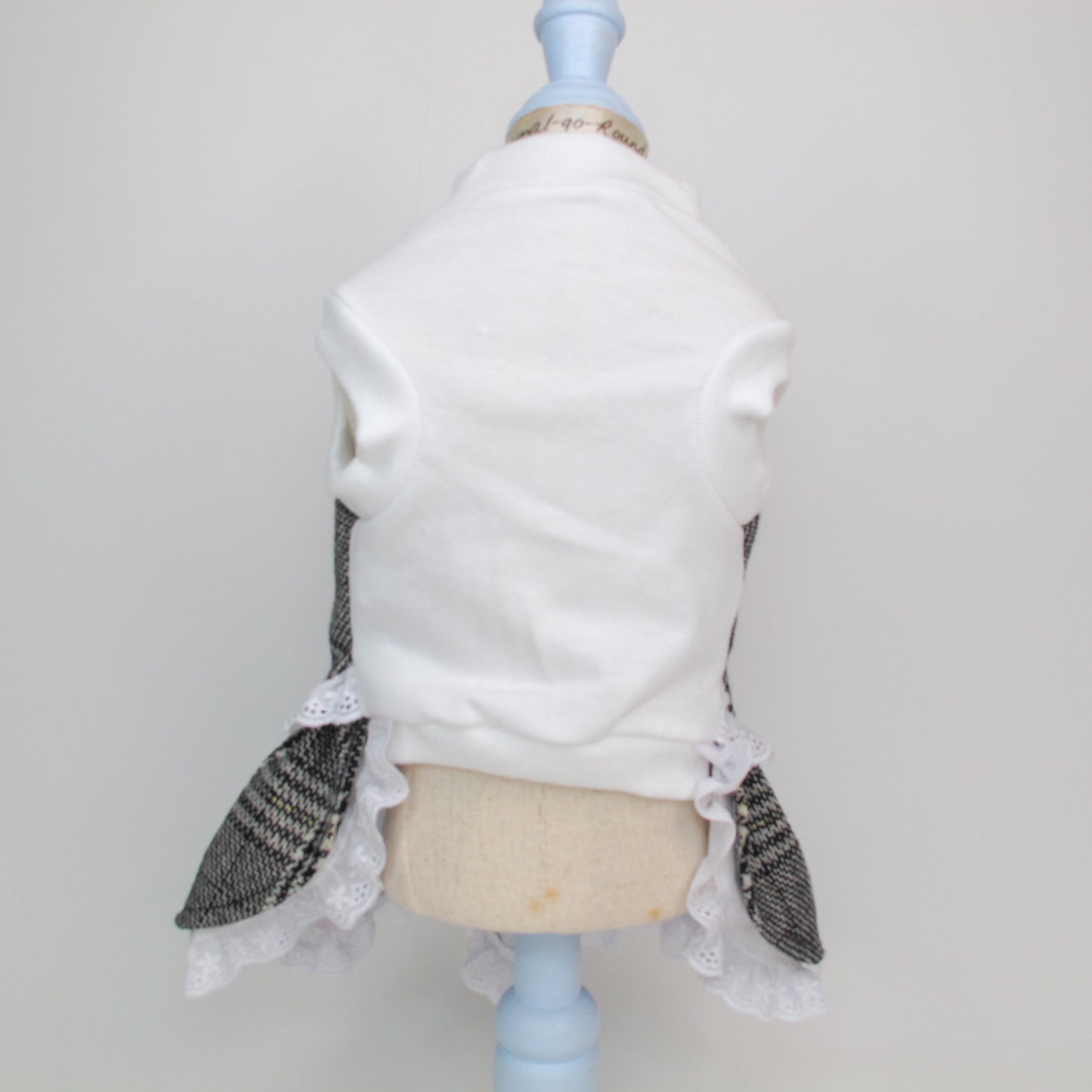 Animal-Go-Round เสื้อผ้าเครื่องแต่งกาย สัตว์เลี้ยง, หมา, แมว, สุนัข รุ่น Rosewood Royals - Lady