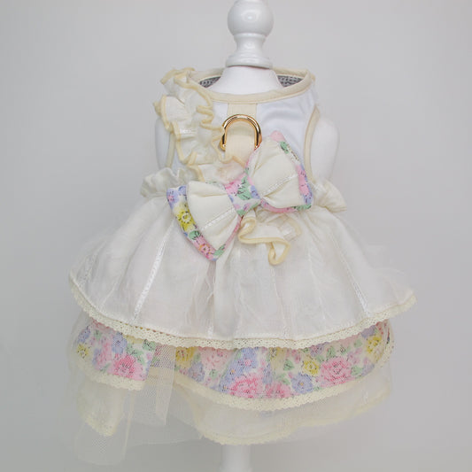 Glitter Pooch Harness ชุดรัดอก สายจูง เสื้อผ้า สุนัข, หมา, แมว, สัตว์เลี้ยง พร้อม สายจูง รุ่น Spring Souffle-Vanilla