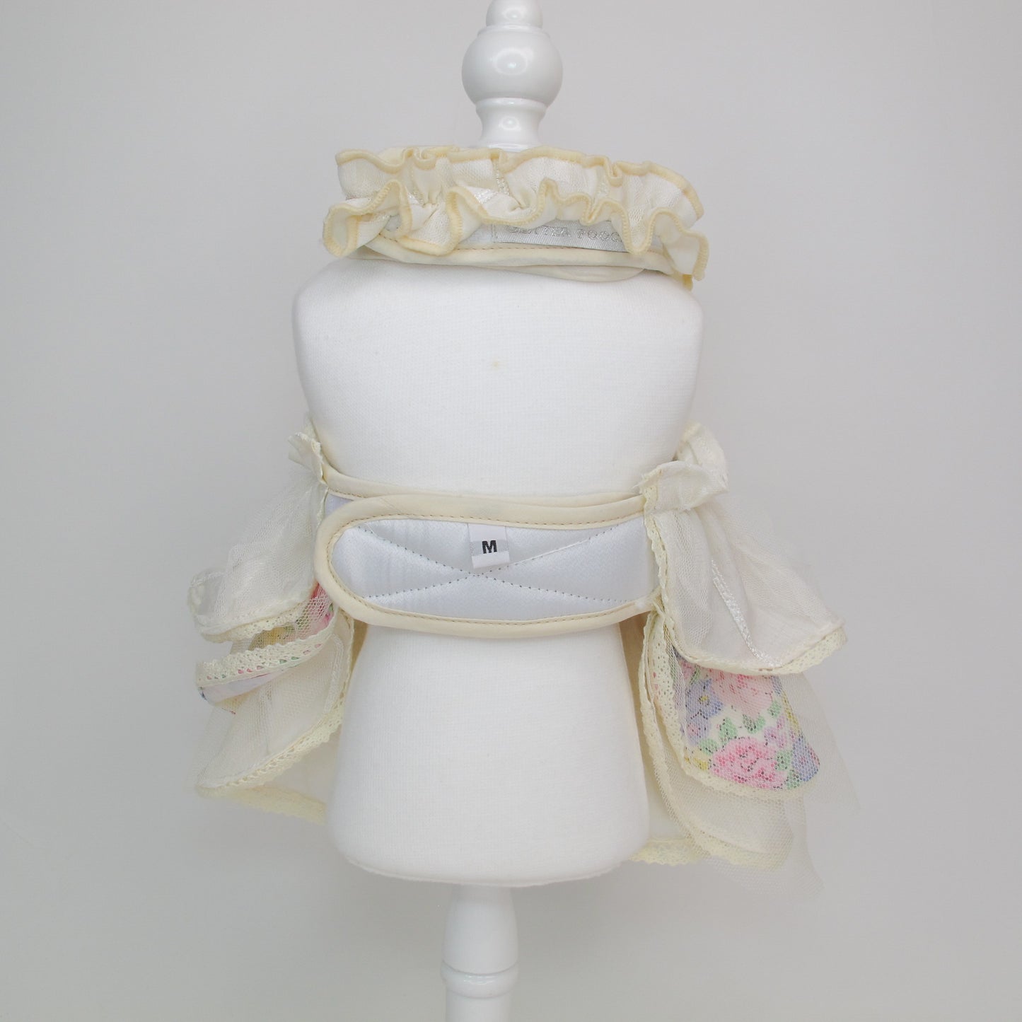 Glitter Pooch Harness ชุดรัดอก สายจูง เสื้อผ้า สุนัข, หมา, แมว, สัตว์เลี้ยง พร้อม สายจูง รุ่น Spring Souffle-Vanilla