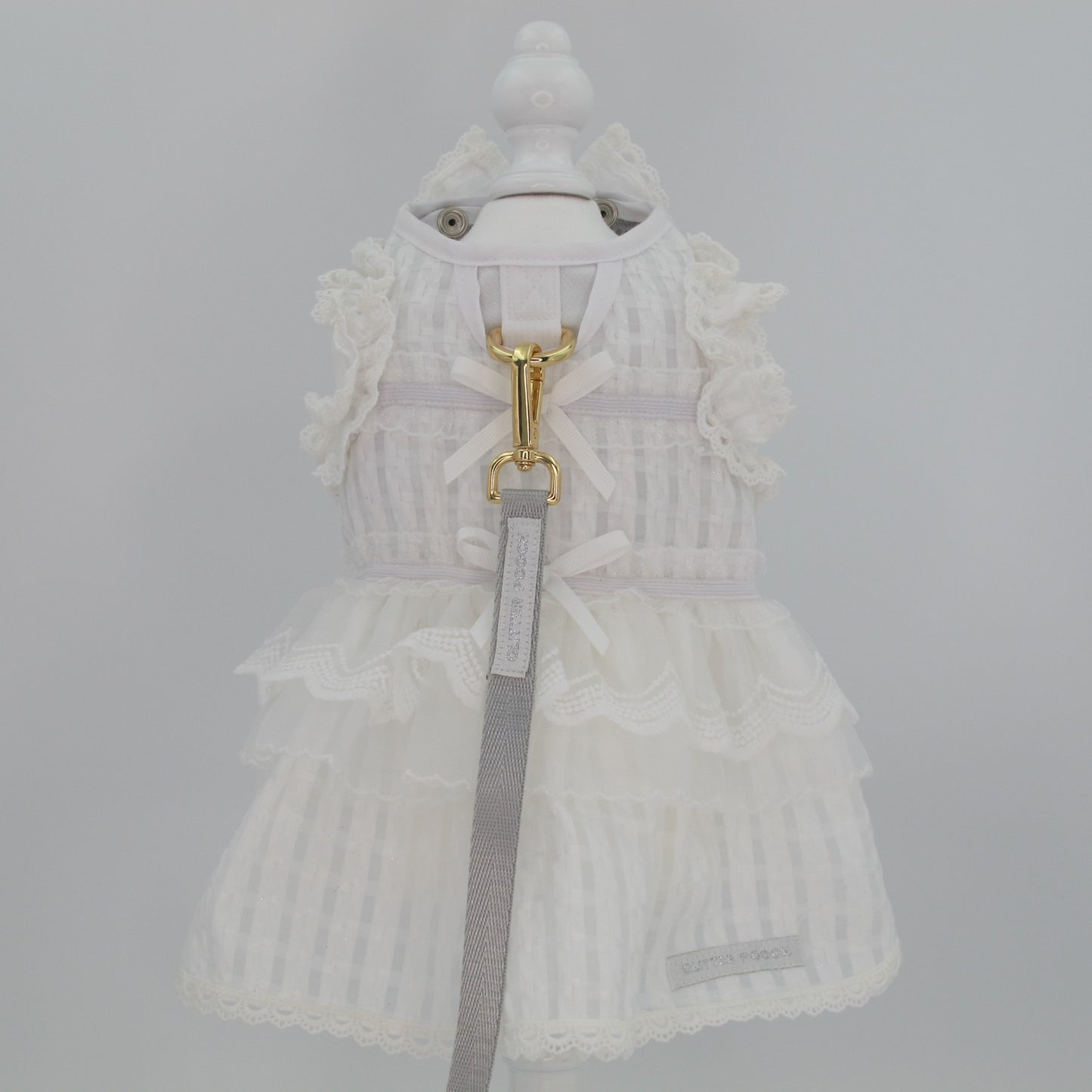 Glitter Pooch Harness ชุดรัดอก สายจูง เสื้อผ้า สุนัข, หมา, แมว, สัตว์เลี้ยง พร้อม สายจูง รุ่น Twinkle Snowy
