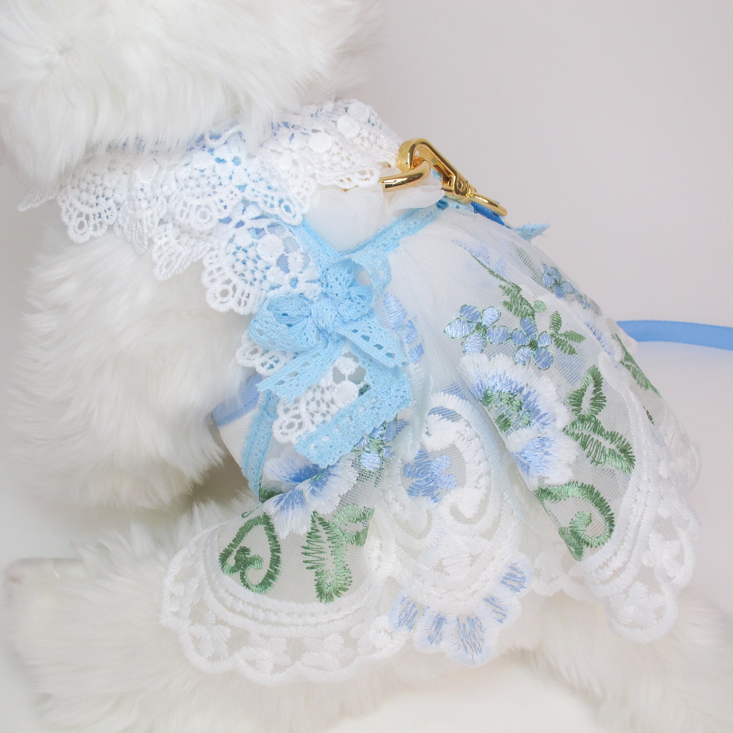 Glitter Pooch Harness ชุดรัดอก สายจูง เสื้อผ้า สุนัข, หมา, แมว, สัตว์เลี้ยง พร้อม สายจูง รุ่น Blue Petal Duchess