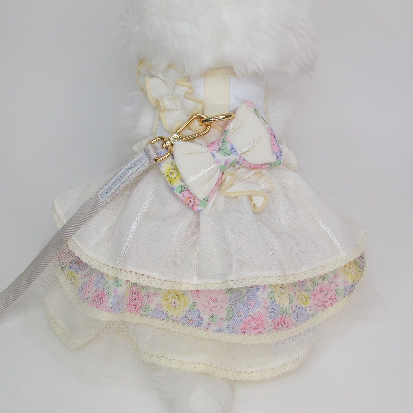Glitter Pooch Harness ชุดรัดอก สายจูง เสื้อผ้า สุนัข, หมา, แมว, สัตว์เลี้ยง พร้อม สายจูง รุ่น Spring Souffle-Vanilla