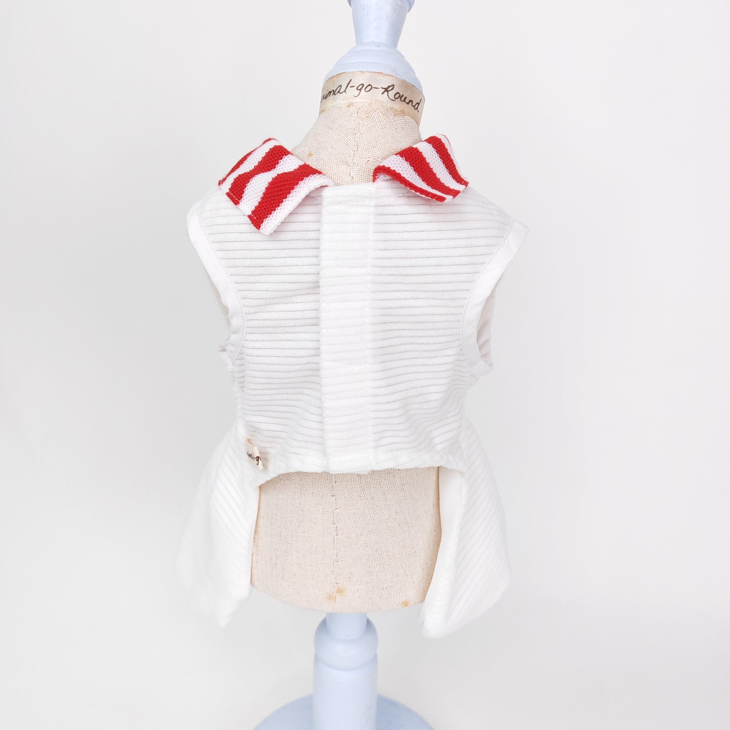 Animal-Go-Round เสื้อผ้าเครื่องแต่งกาย สัตว์เลี้ยง, หมา, แมว, สุนัข รุ่น Snowball Parade