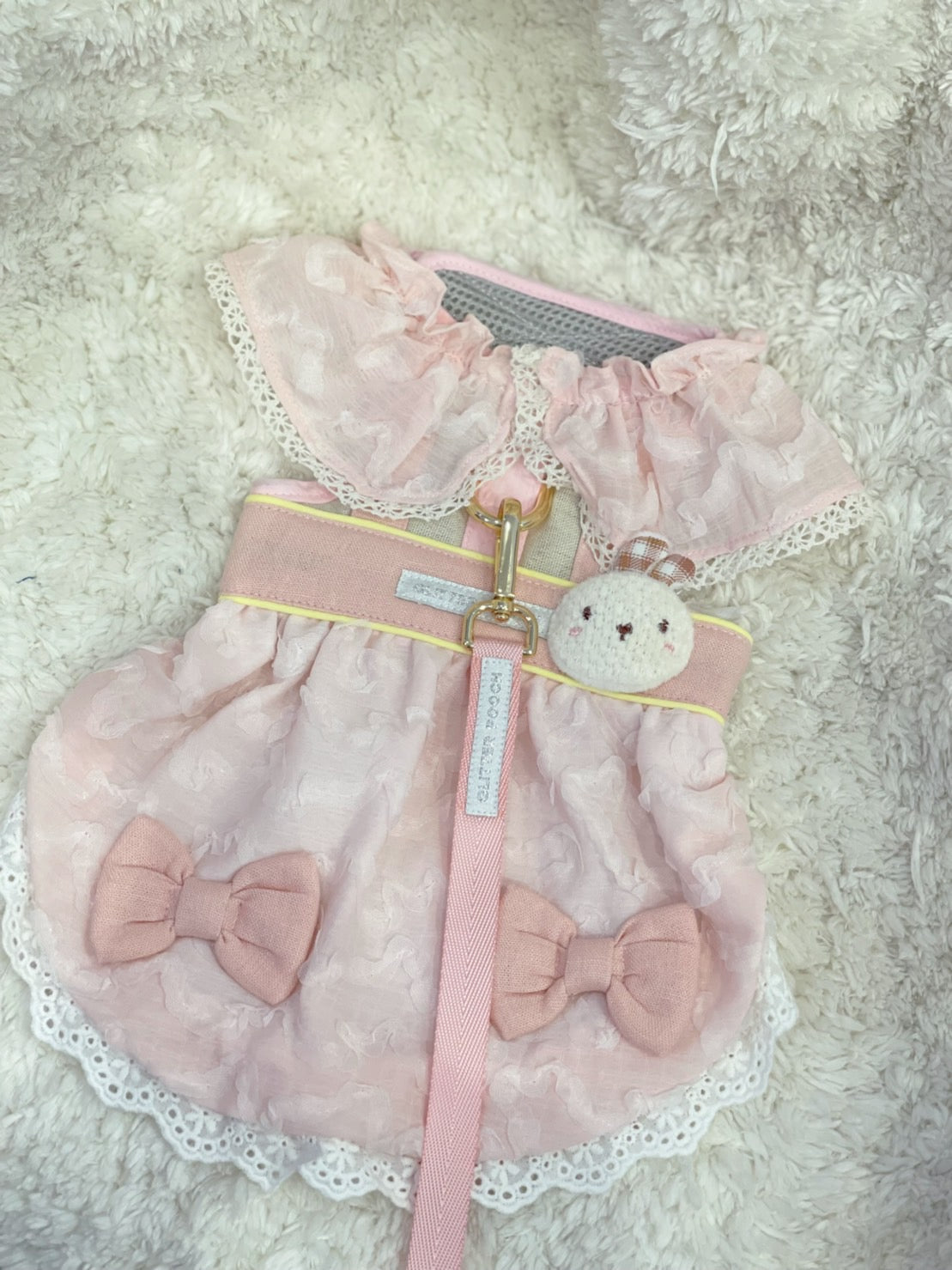 Glitter Pooch Harness ชุดรัดอก สายจูง เสื้อผ้า สุนัข, หมา, แมว, สัตว์เลี้ยง พร้อม สายจูง รุ่น Honeybunch Coney