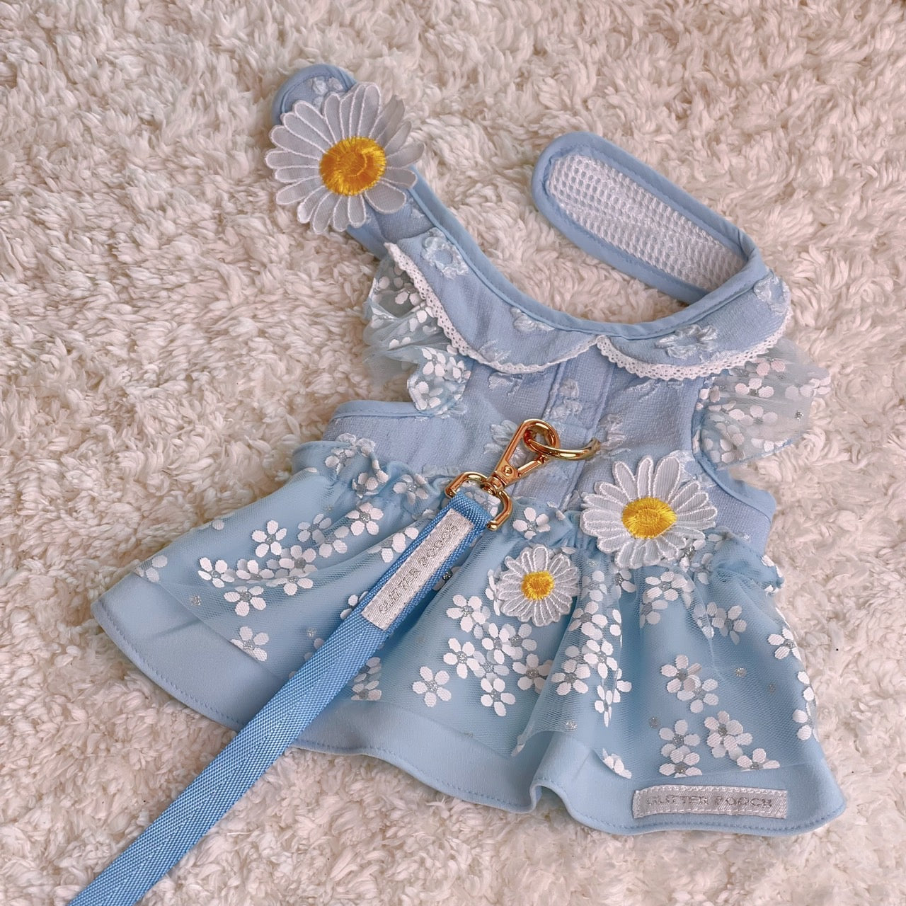 Glitter Pooch Harness ชุดรัดอก สายจูง เสื้อผ้า สุนัข, หมา, แมว, สัตว์เลี้ยง พร้อม สายจูง รุ่น Deary Daisy Serene