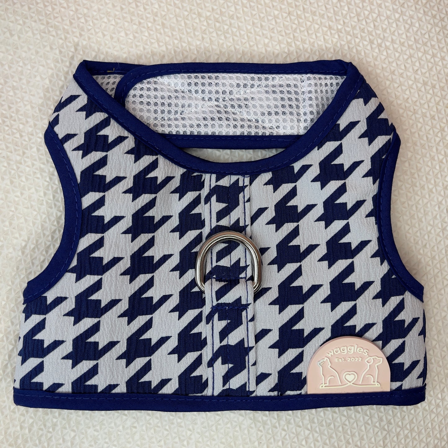 Waggles Houndstooth Navy เสื้อผ้า ชุดรัดอก สายจูง สุนัข, หมา, แมว, สัตว์เลี้ยง ขนาดเล็ก - ขนาดกลาง พร้อม สายจูง