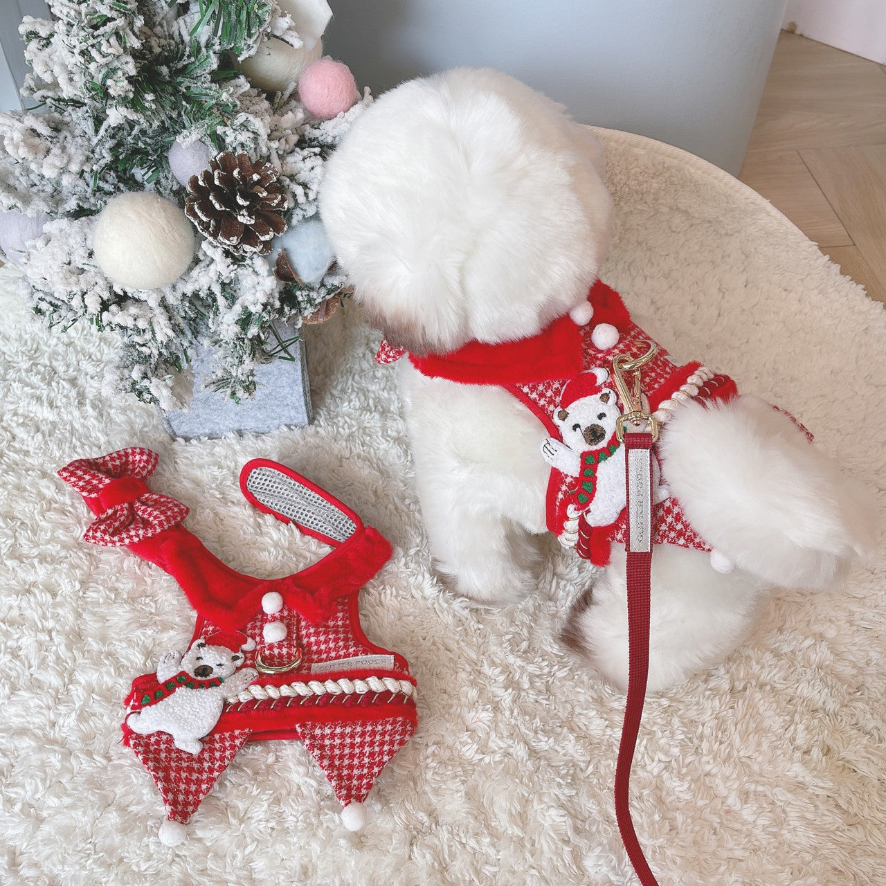 Glitter Pooch Harness ชุดรัดอก สายจูง เสื้อผ้า สุนัข, หมา, แมว, สัตว์เลี้ยง พร้อม สายจูง รุ่น White Polar X'mas Boy