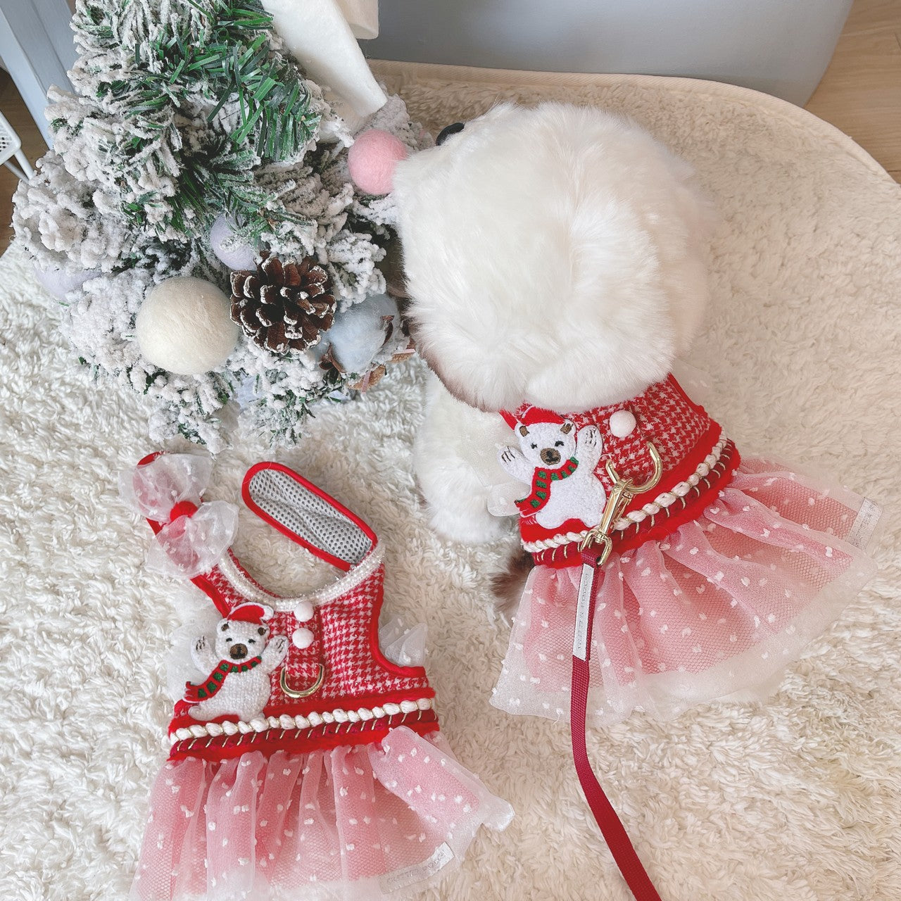 Glitter Pooch Harness ชุดรัดอก สายจูง เสื้อผ้า สุนัข, หมา, แมว, สัตว์เลี้ยง พร้อม สายจูง รุ่น White Polar X'mas Girl